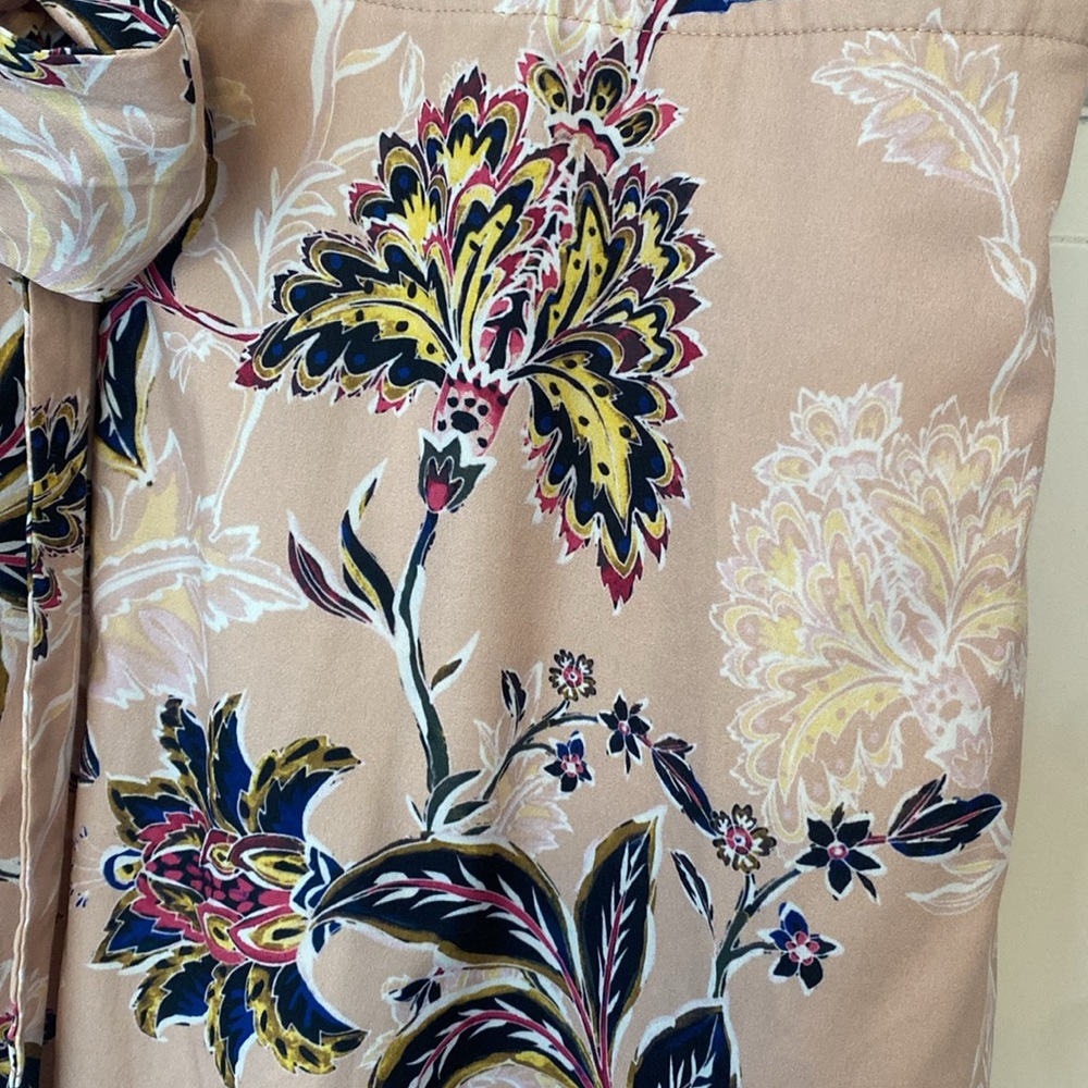 Long sleeve Maxi dress with beautiful floral pattern. - Picture 4 of 5